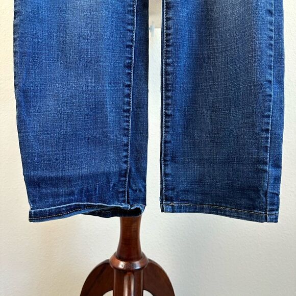 EUC Levi’s Women’s Boyfriend Jeans - Picture 4 of 12